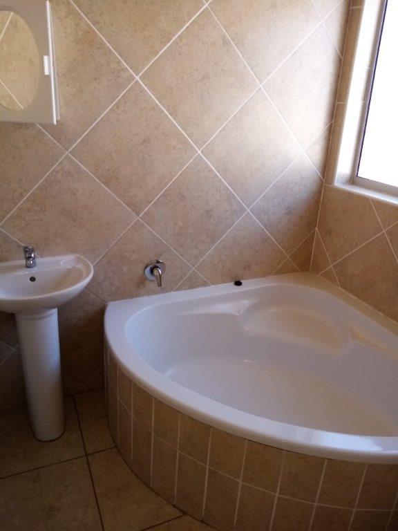 To Let 3 Bedroom Property for Rent in Ladybrand Free State